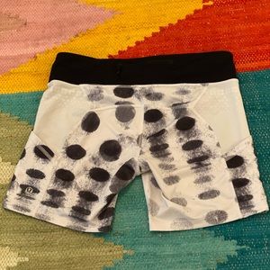 Lululemon black & white spandex shorts size 8 5”